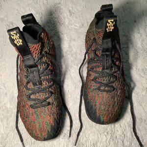 Youth Nike Lebron 15 BHM GS Sneakers Boys/Mens